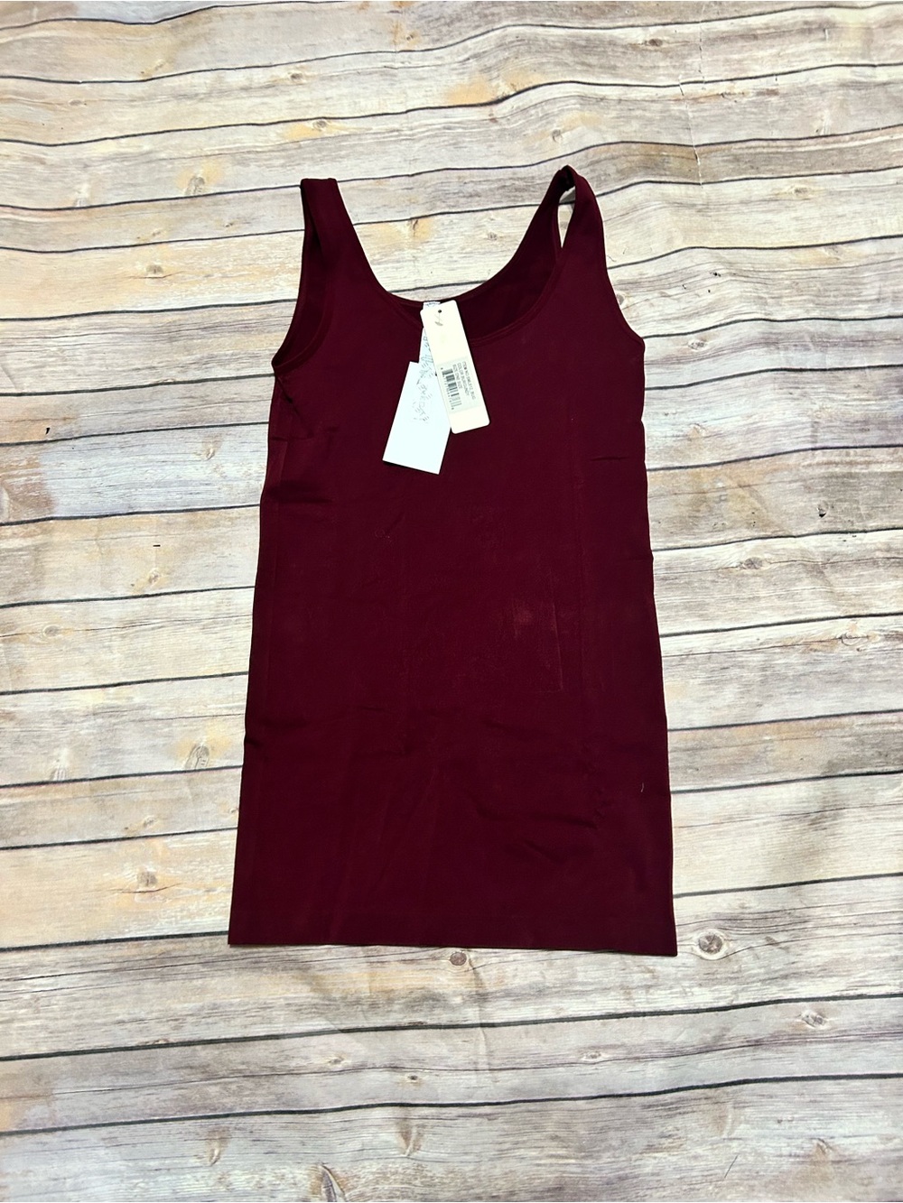 Everybody Loves Me Seamless Tank Burgundy